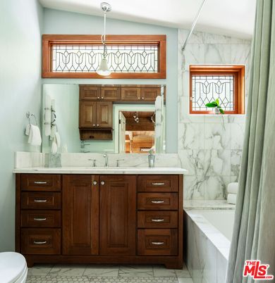 Bathroom, Interior, Kitchen, Marble Walls, Pendant Lights