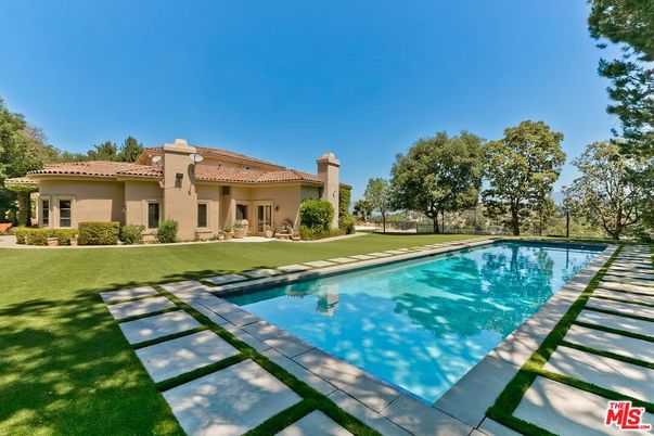 Backyard, Exterior, Pool