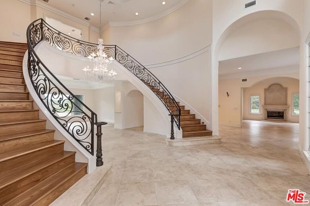 Chandelier, Fireplace, Interior, Recessed Lighting