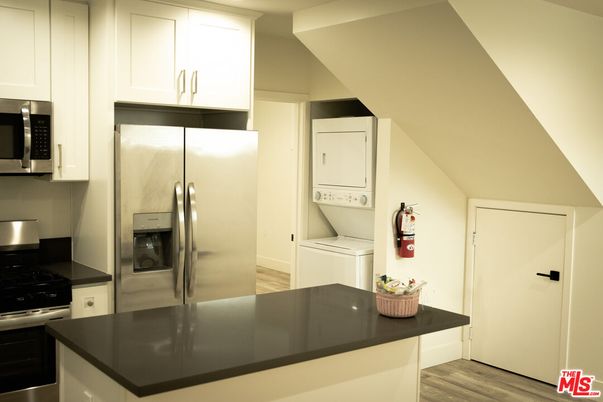 Interior, Kitchen, Washer, Wood Texture Flooring