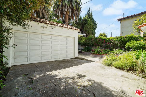 Detached Garage, Exterior