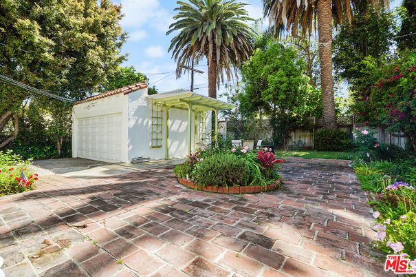Detached Garage, Exterior
