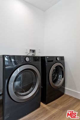 Interior, Washer, Wood Texture Flooring