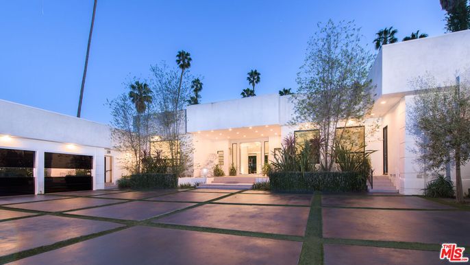 Attached, Backyard, Exterior, Facade, Modern