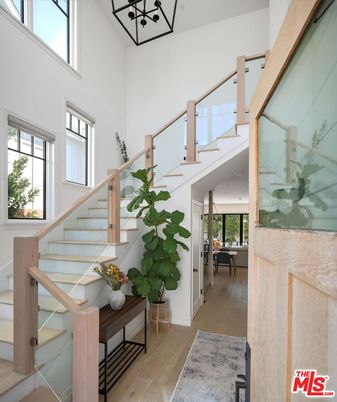 Interior, Pendant Lights, Wood Texture Flooring