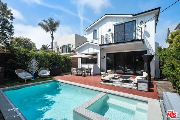 Exterior, Pool