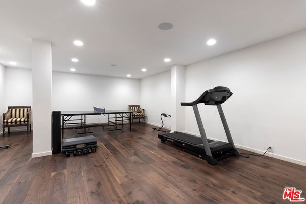 Fitness Equipment, Interior, Recessed Lighting, Wood Texture Flooring