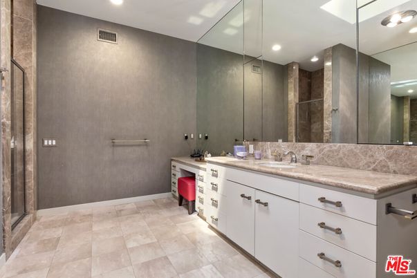 Bathroom, Interior, Recessed Lighting