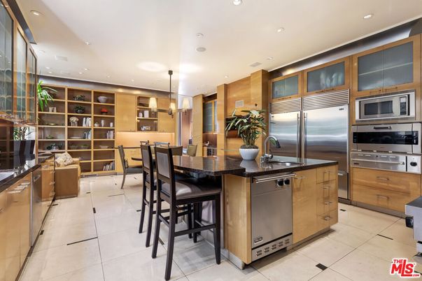 Dining room, Interior, Kitchen, Pendant Lights, Recessed Lighting, Stainless Steel Appliances