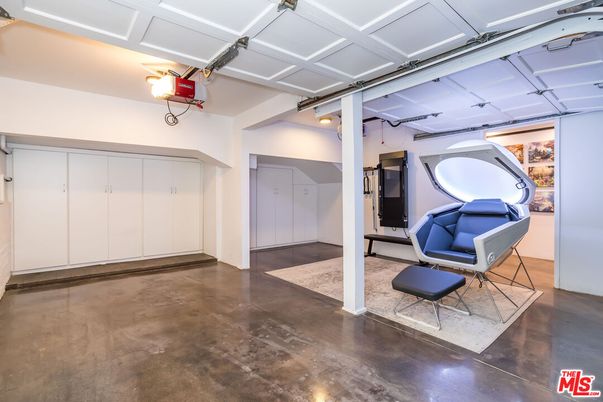 Garage, Interior