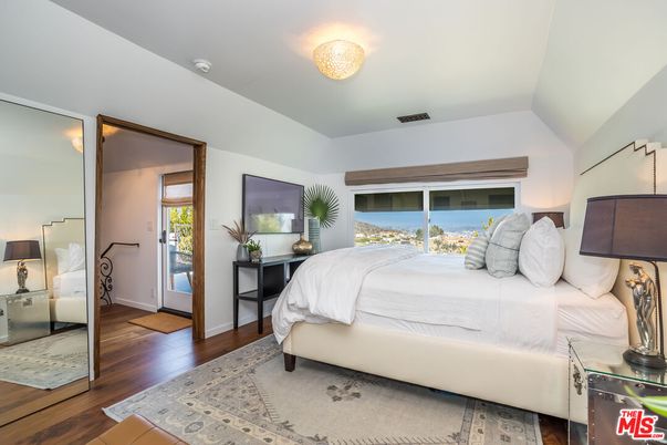 Bedroom, Interior, Water, Wood Texture Flooring