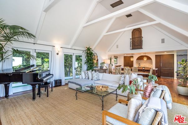 Interior, Kitchen, Living room, Pendant Lights, Piano, Recessed Lighting, Wood Texture Flooring