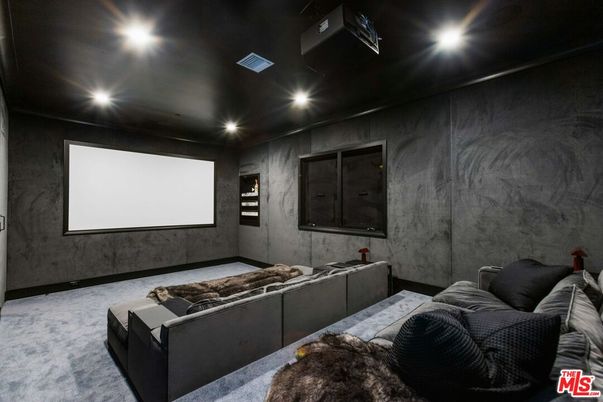 Interior, Projection Screen, Recessed Lighting, Theatre Room