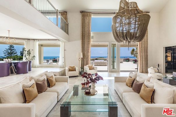 Chandelier, Interior, Living room, Water