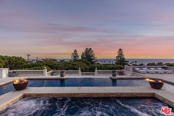 Exterior, Pool, Water