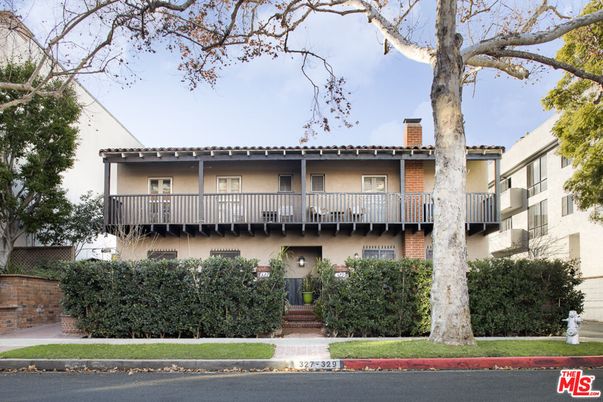 Exterior, Facade, Mediterranean
