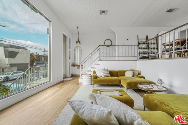 Interior, Living room, Pendant Lights, Wood Texture Flooring
