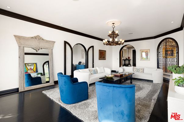 Chandelier, Interior, Living room, Recessed Lighting, Wood Texture Flooring