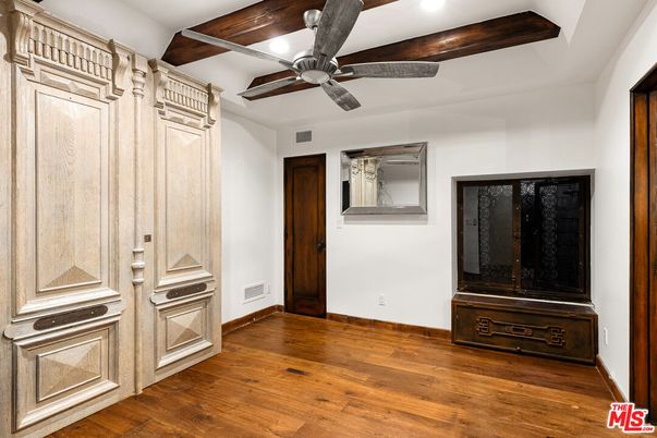 Empty room, Interior, Recessed Lighting, Wooden Beams, Wood Texture Flooring