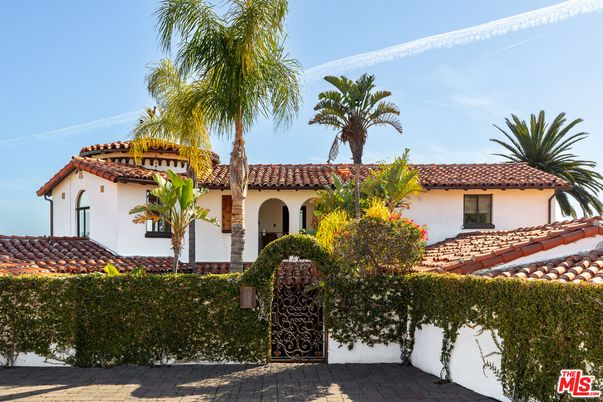 Exterior, Facade, Spanish Mediterranean