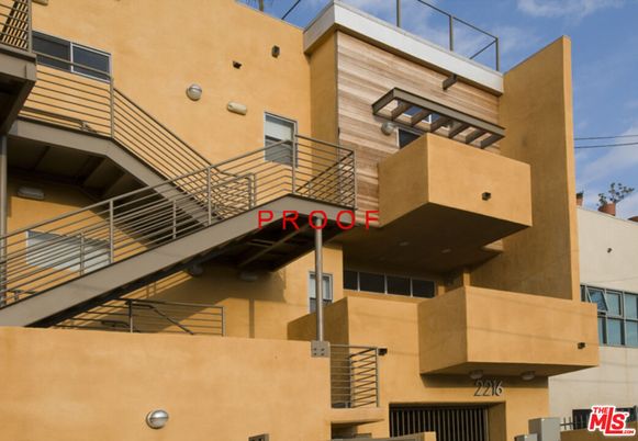 Exterior, Facade, Modern