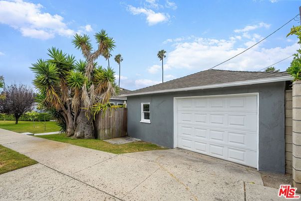 Detached Garage, Exterior