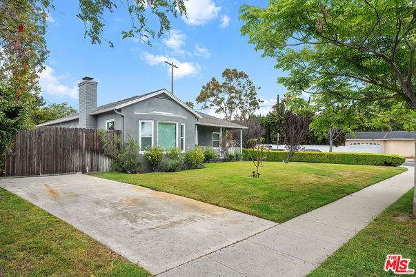 Backyard, Exterior, Facade, Ranch