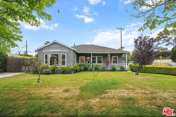 Backyard, Exterior, Facade, Ranch