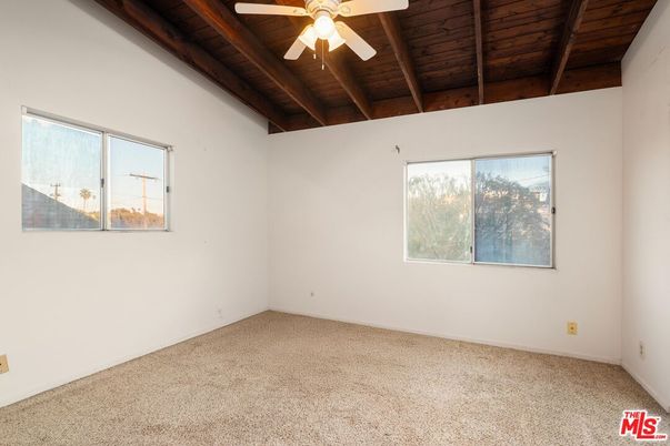 Empty room, Interior, Wooden Beams, Wooden Ceilings