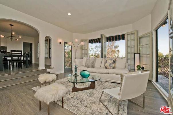 Dining room, Interior, Living room, Pendant Lights, Recessed Lighting, Wood Texture Flooring