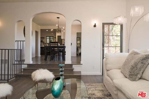 Chandelier, Dining room, Interior, Living room, Pendant Lights, Wood Texture Flooring