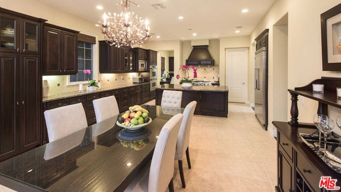 Chandelier, Dining room, Interior, Kitchen, Recessed Lighting, Stainless Steel Appliances