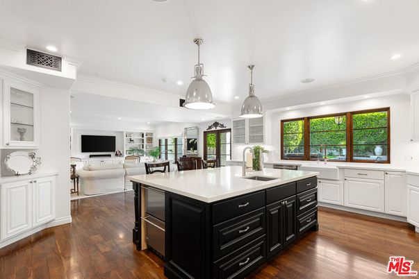 Interior, Kitchen, Living room, Pendant Lights, Recessed Lighting, Wood Texture Flooring