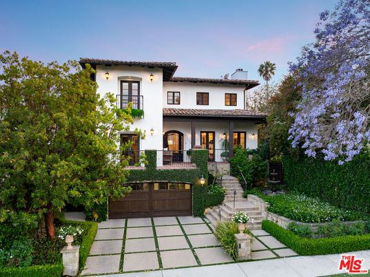 Attached, Exterior, Facade, Mediterranean