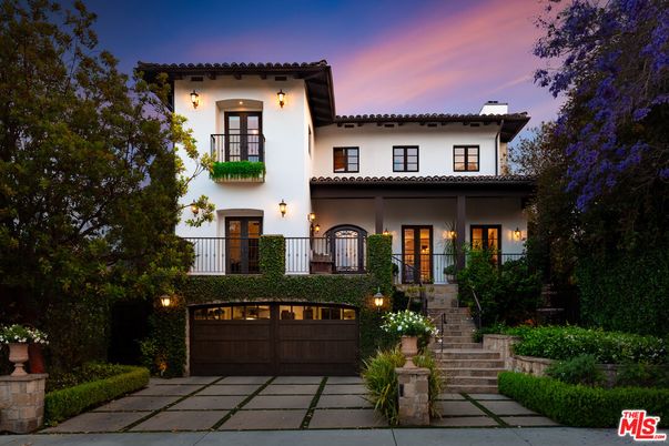 Attached, Exterior, Facade, Mediterranean