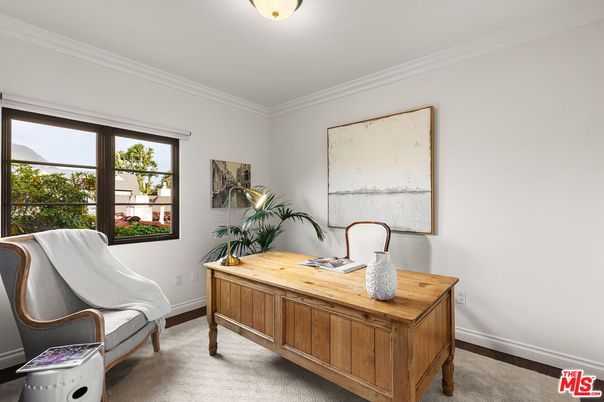 Home Office, Interior