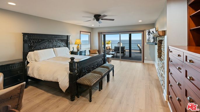 Bedroom, Interior, Recessed Lighting, Water, Wood Texture Flooring
