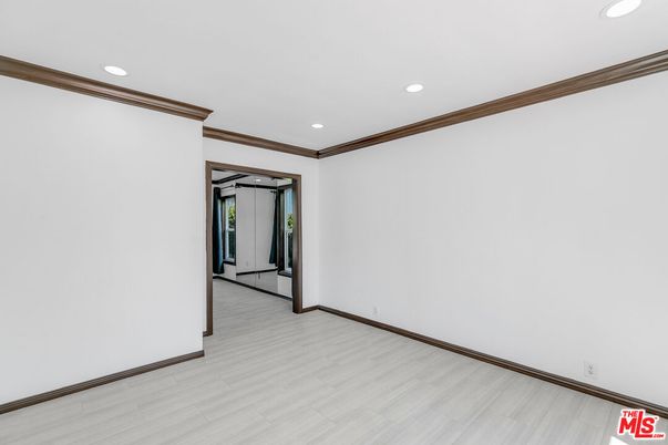 Empty room, Interior, Recessed Lighting