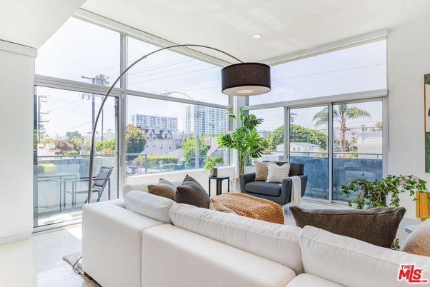 Interior, Living room, Recessed Lighting, Sun Room