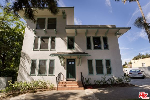 Exterior, Facade, Modern