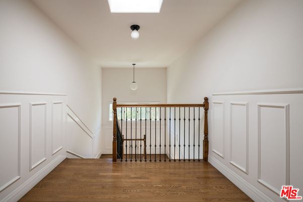 Interior, Pendant Lights, Wood Texture Flooring