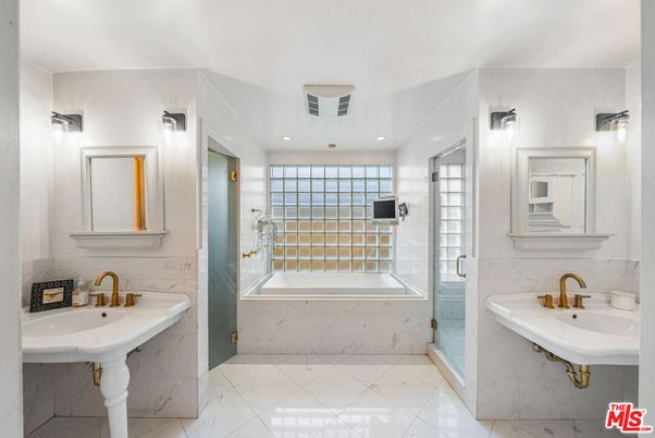 Bathroom, Interior, Marble, Recessed Lighting