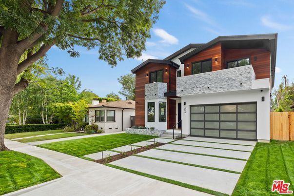 Attached, Exterior, Facade, Modern