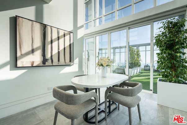Dining room, Interior