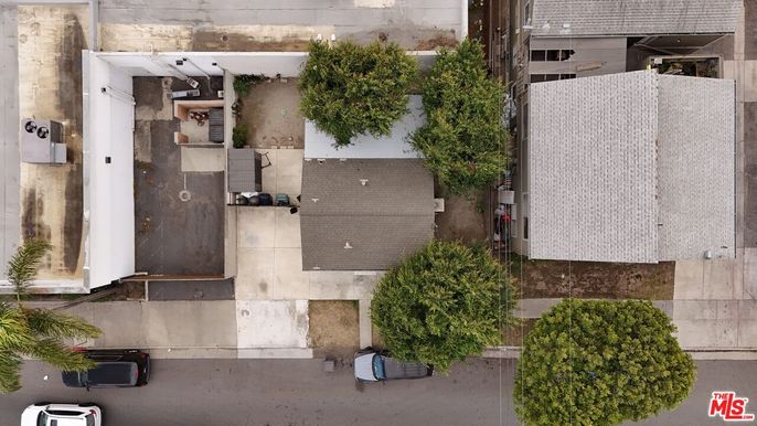 Exterior, Drone