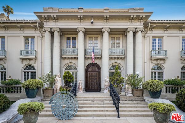 Exterior, Facade, Brownstone