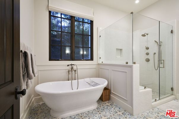 Bathroom, Free Standing Baths, Glass Shower, Interior, Recessed Lighting