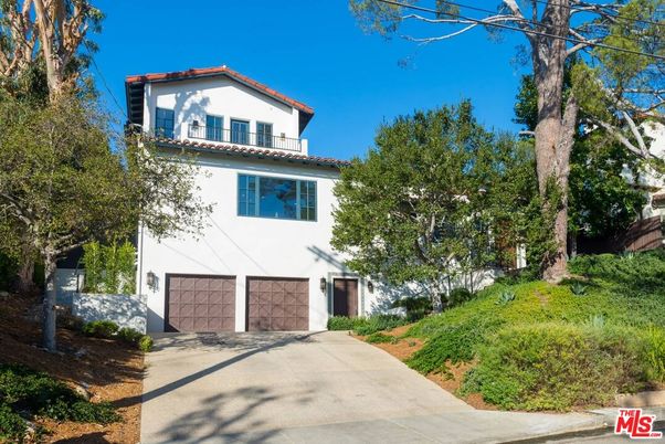 Attached, Exterior, Facade, Spanish Mediterranean