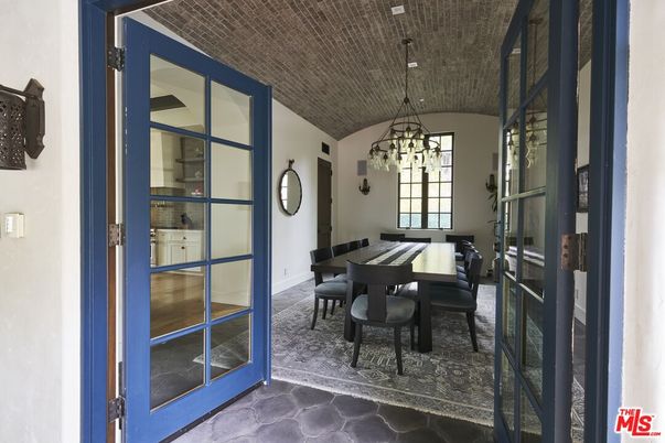 Chandelier, Dining room, Interior, Pendant Lights, Piano