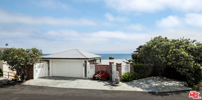Detached Garage, Exterior, Water
